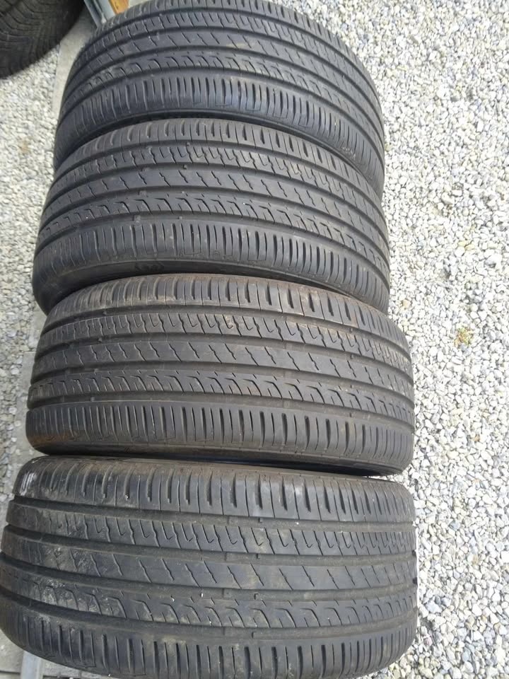 215/40 R 18 letné BARUM.