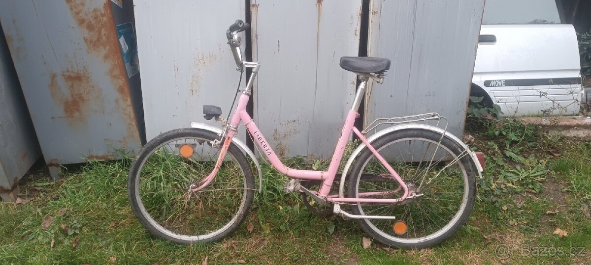 Staré dámské kolo Liberta