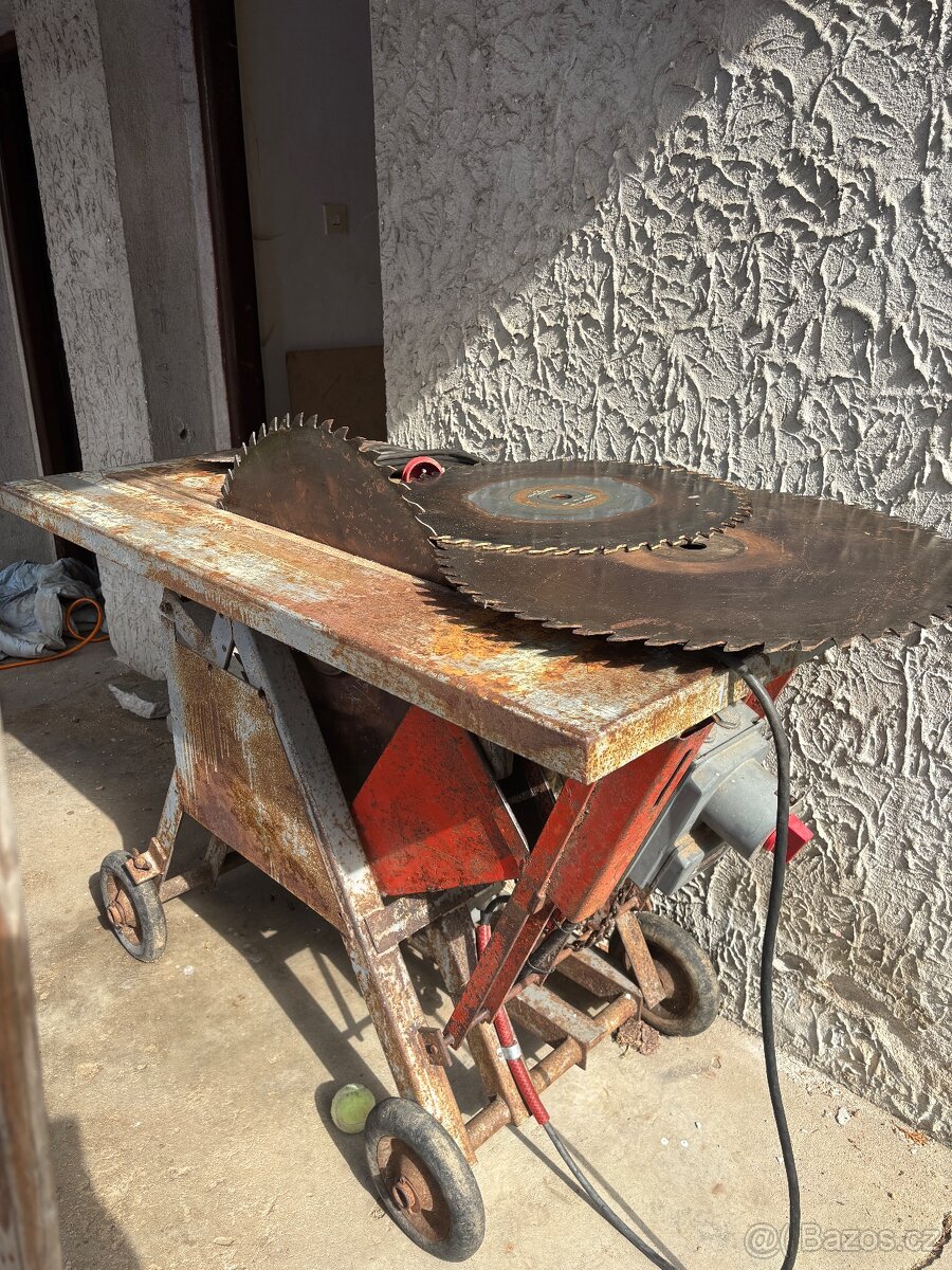 Cirkulárka + náhradní kotouče