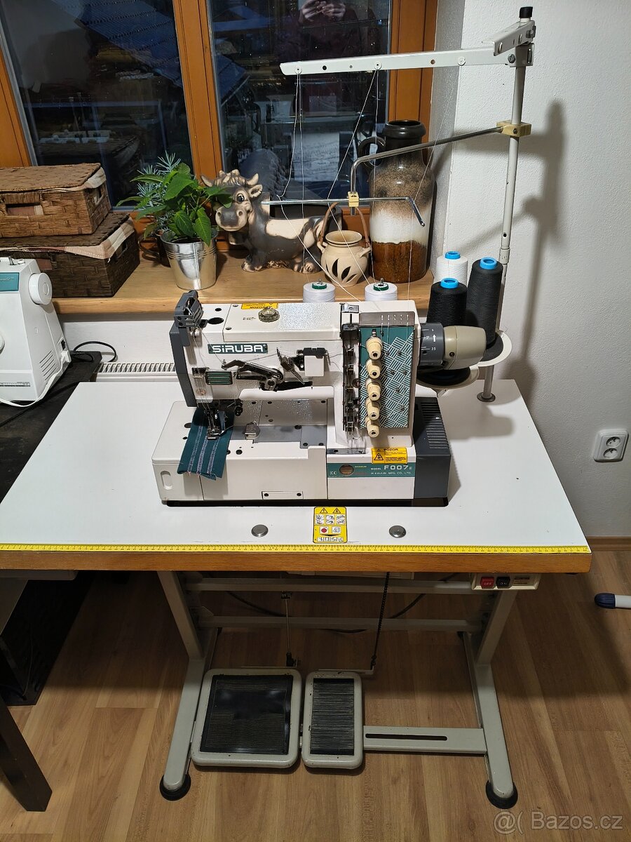 Coverlock - průmyslový šicí stroj