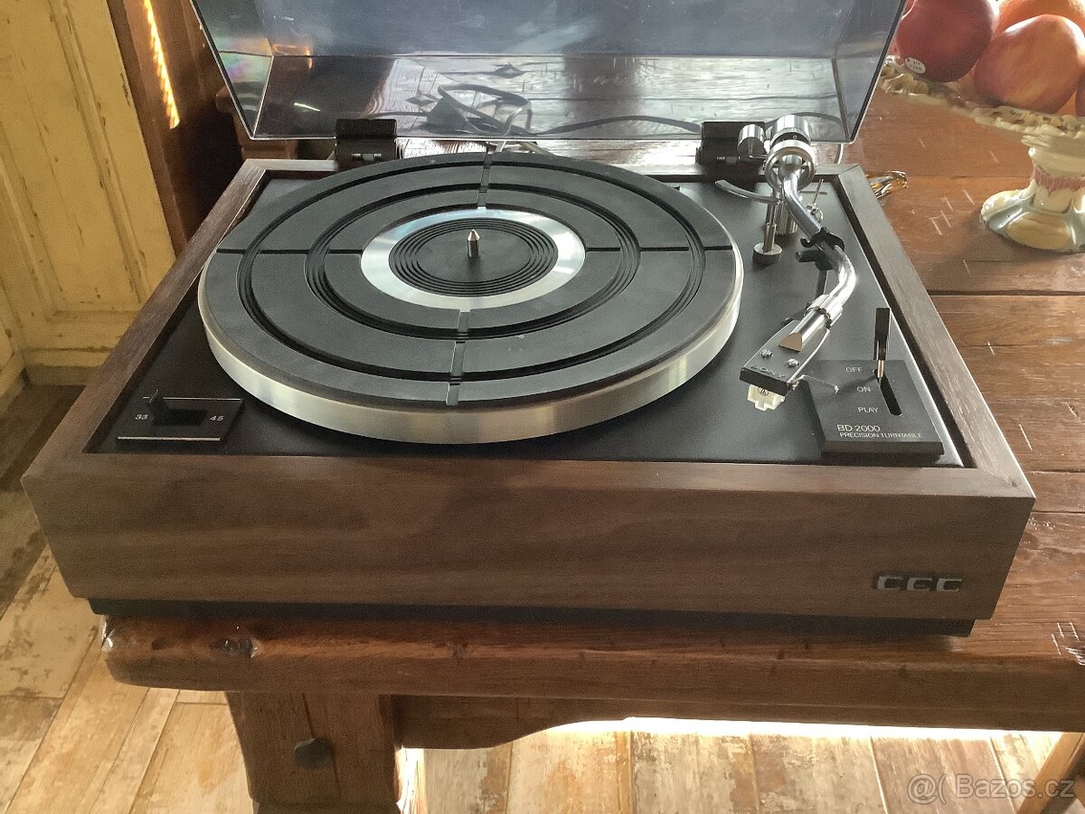 Gramofon ČECH BD 2000