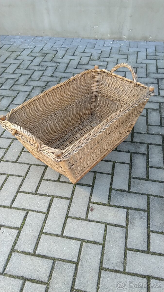 Proutěný koš