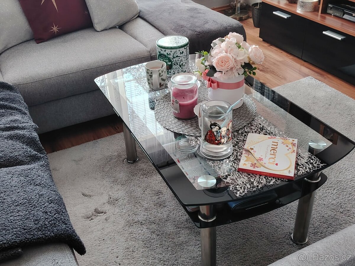 Prodám konferenční stolek