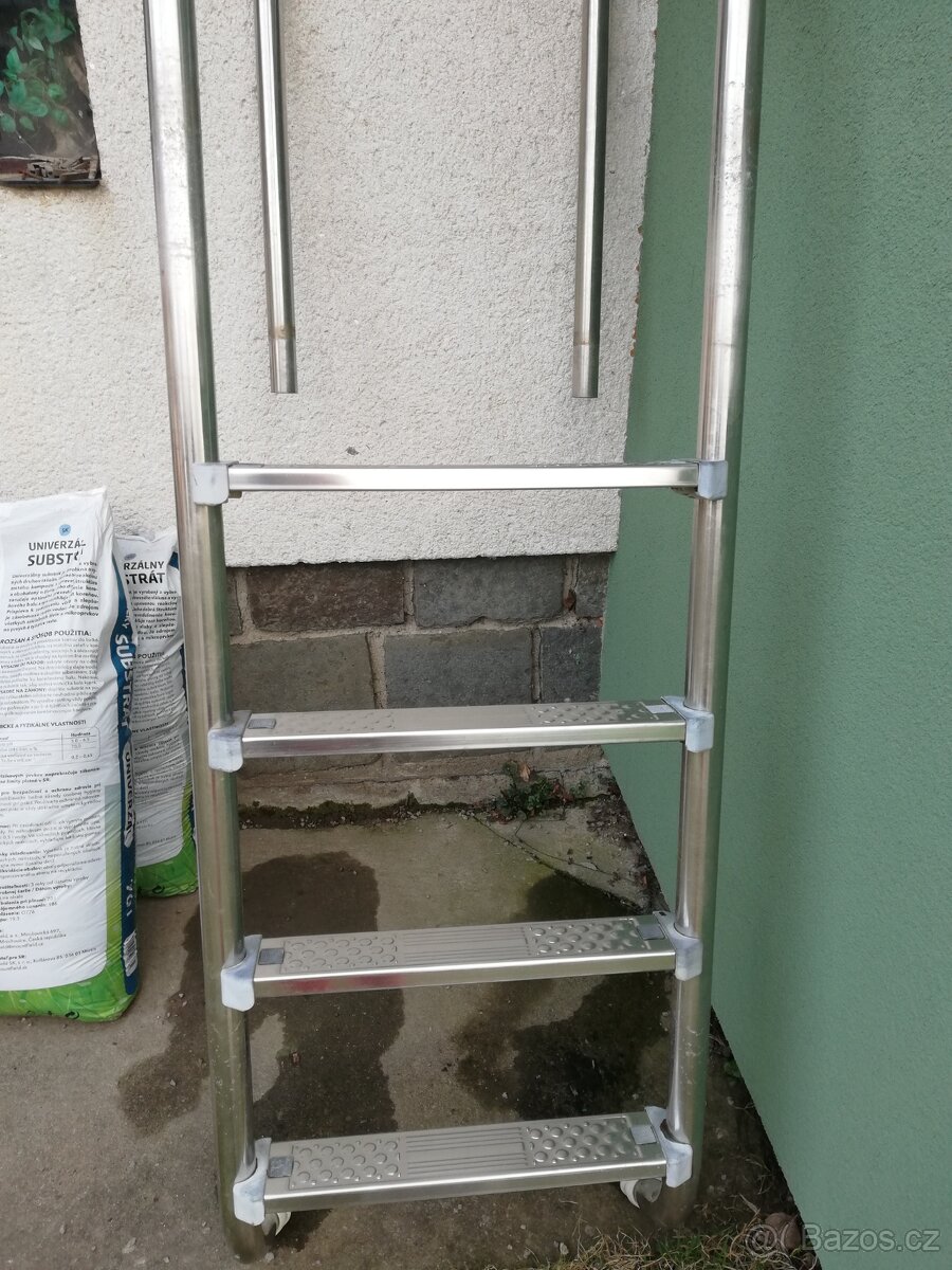 Bazénový žebřík