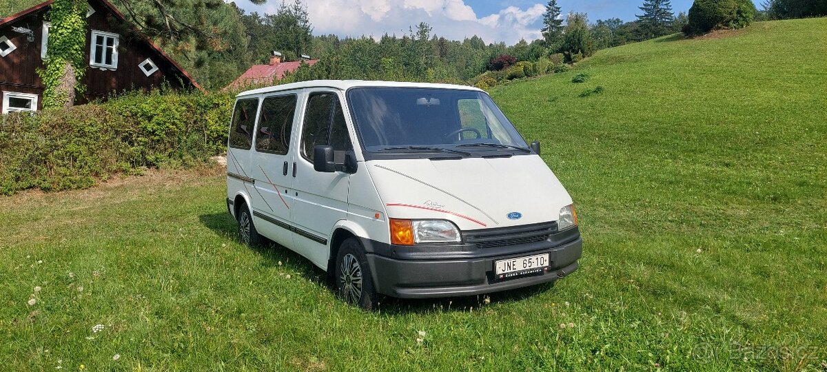 Ford Tranzit se spací úpravou