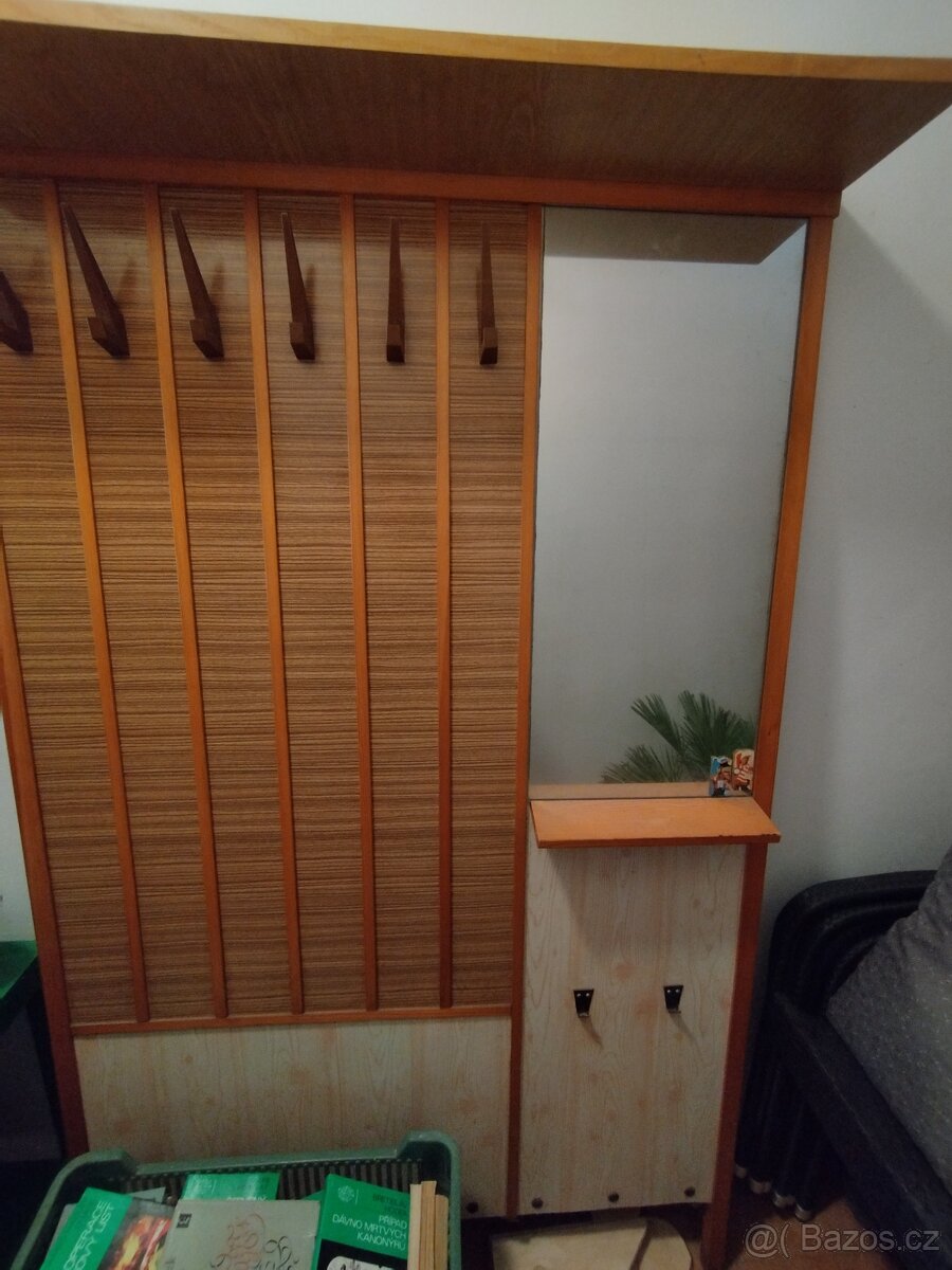 Retro předsíňová stěna