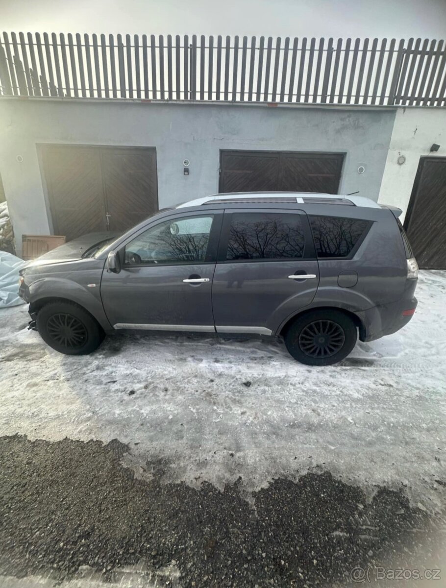 Prodám díly na Mitsubishi Outlander 2,2 Hdi 115 kw