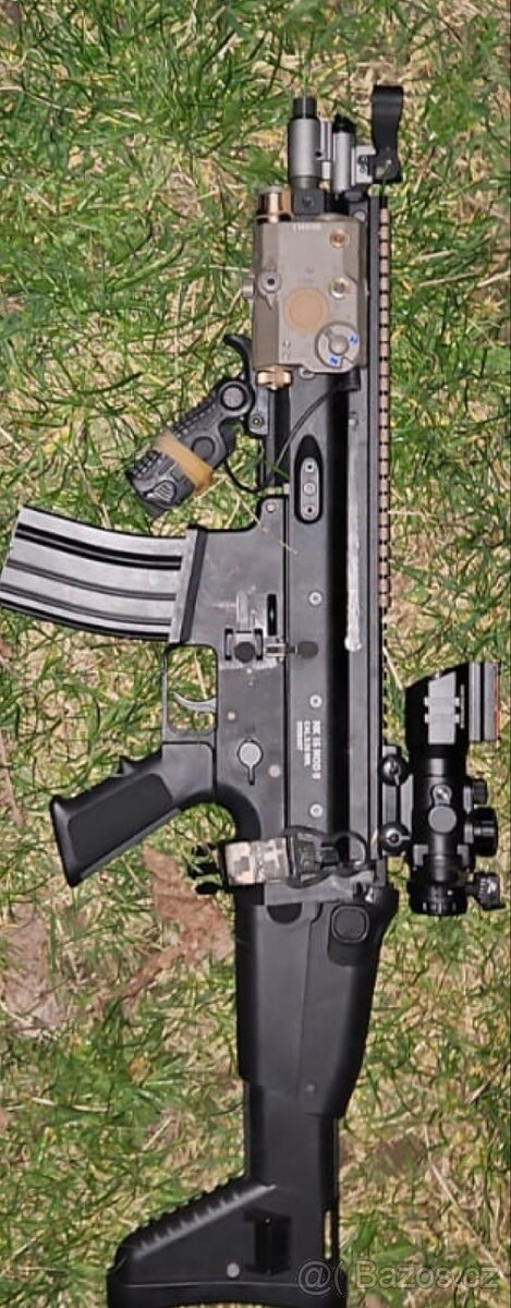 Airsoft Plynový SCAR od výrobce WE + příslušenství.