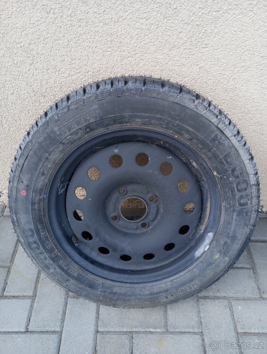 Pneu na disku vhodné do rezervy
