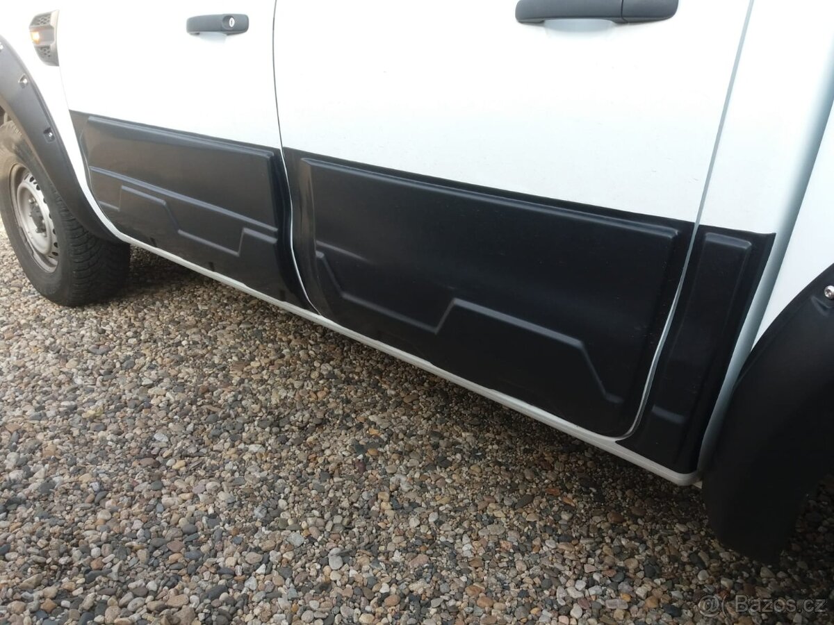 Boční lišty na dveře Ford Ranger - nové, top cena