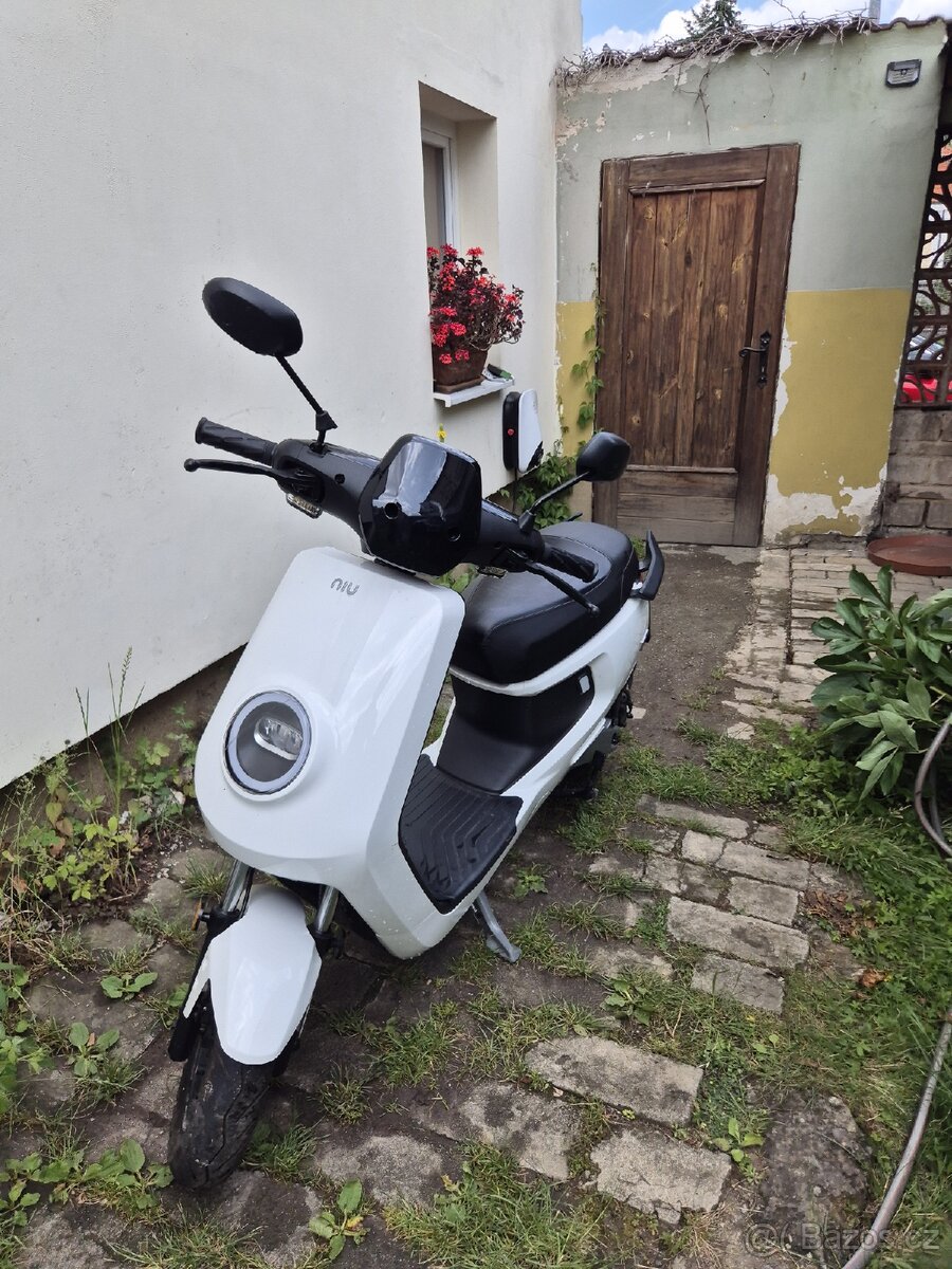 Elektroskútr NIU MQI+SPORT
