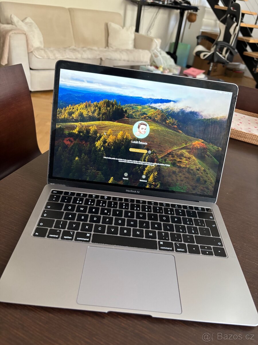 MacBook Air Retina 13-inch 2018, vč. příslušenství