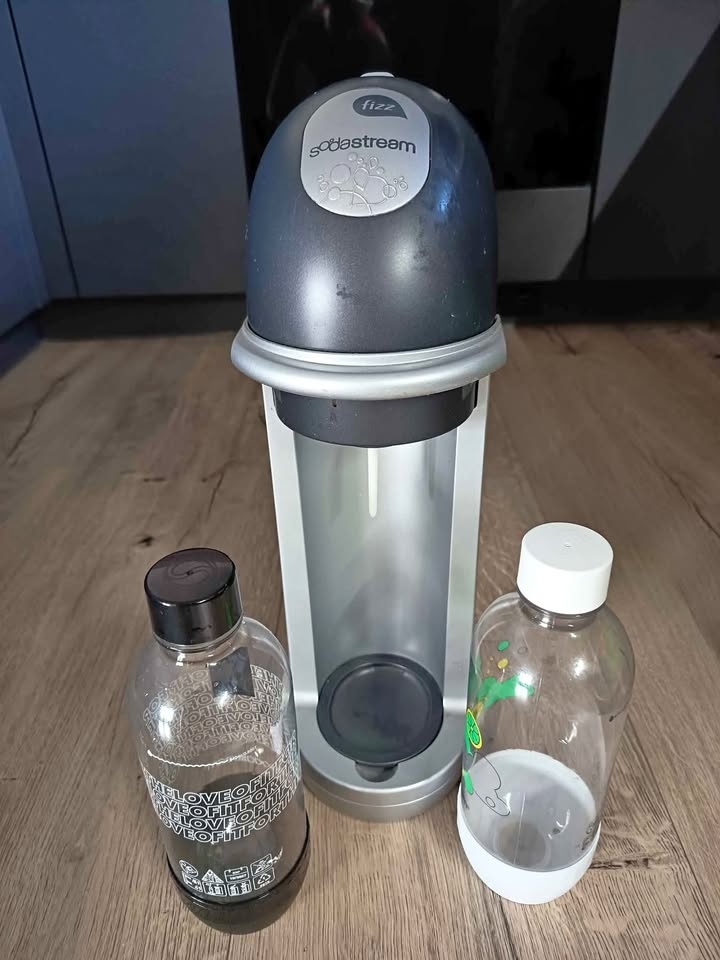 Sodastream stříbrný + 2 lahve