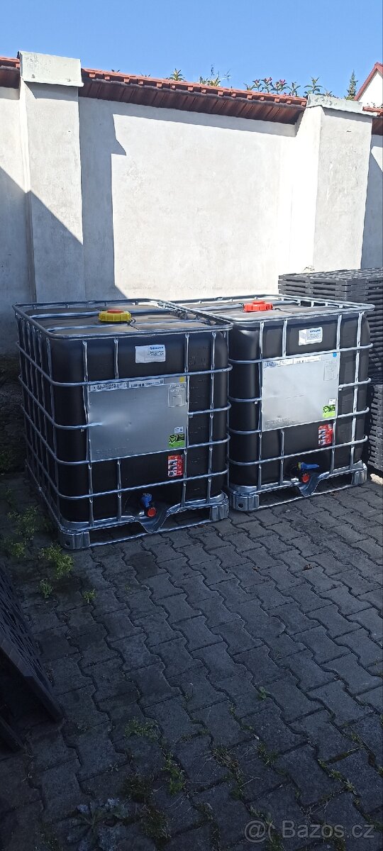 IBC nádrže na vodu - černé - 1000 litrů