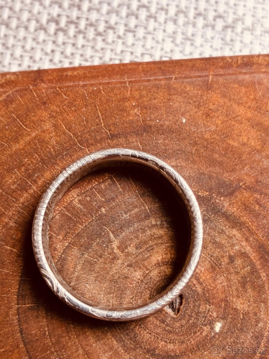 Pánský prsten z Damašku.