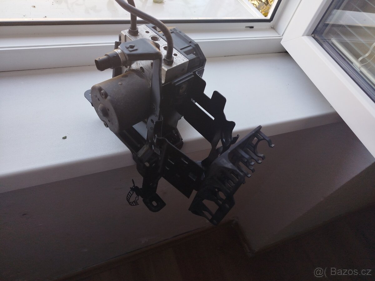 Predám ABS jednotku BOSCH 4B0 614 517 G (VW Passat B5.5 96 k