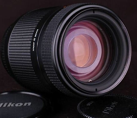 NIKKOR push-pull ZOOM 70-210mm AF. Světelnost 4-5,6.