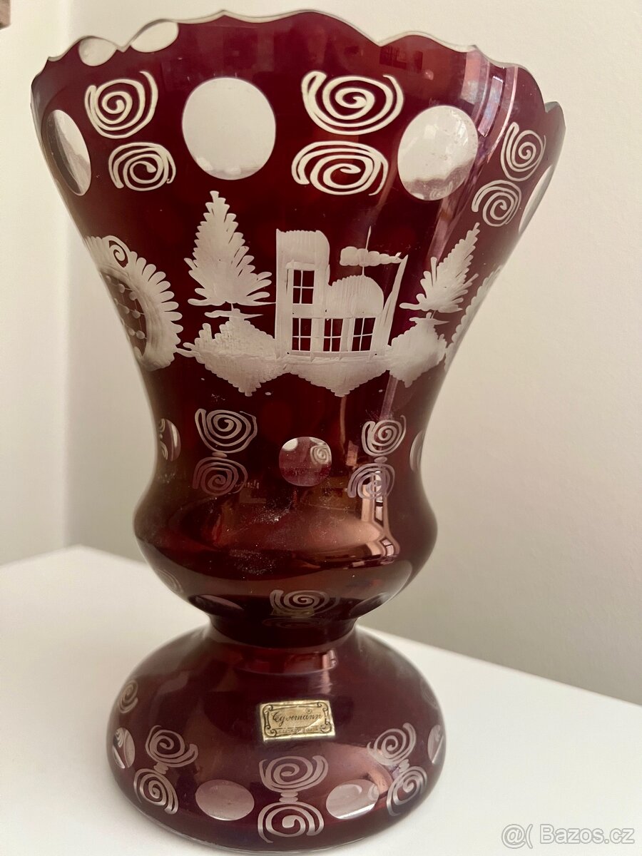 Prodám Váza Egermann 20x15,5 cm rubínové sklo, starožitná