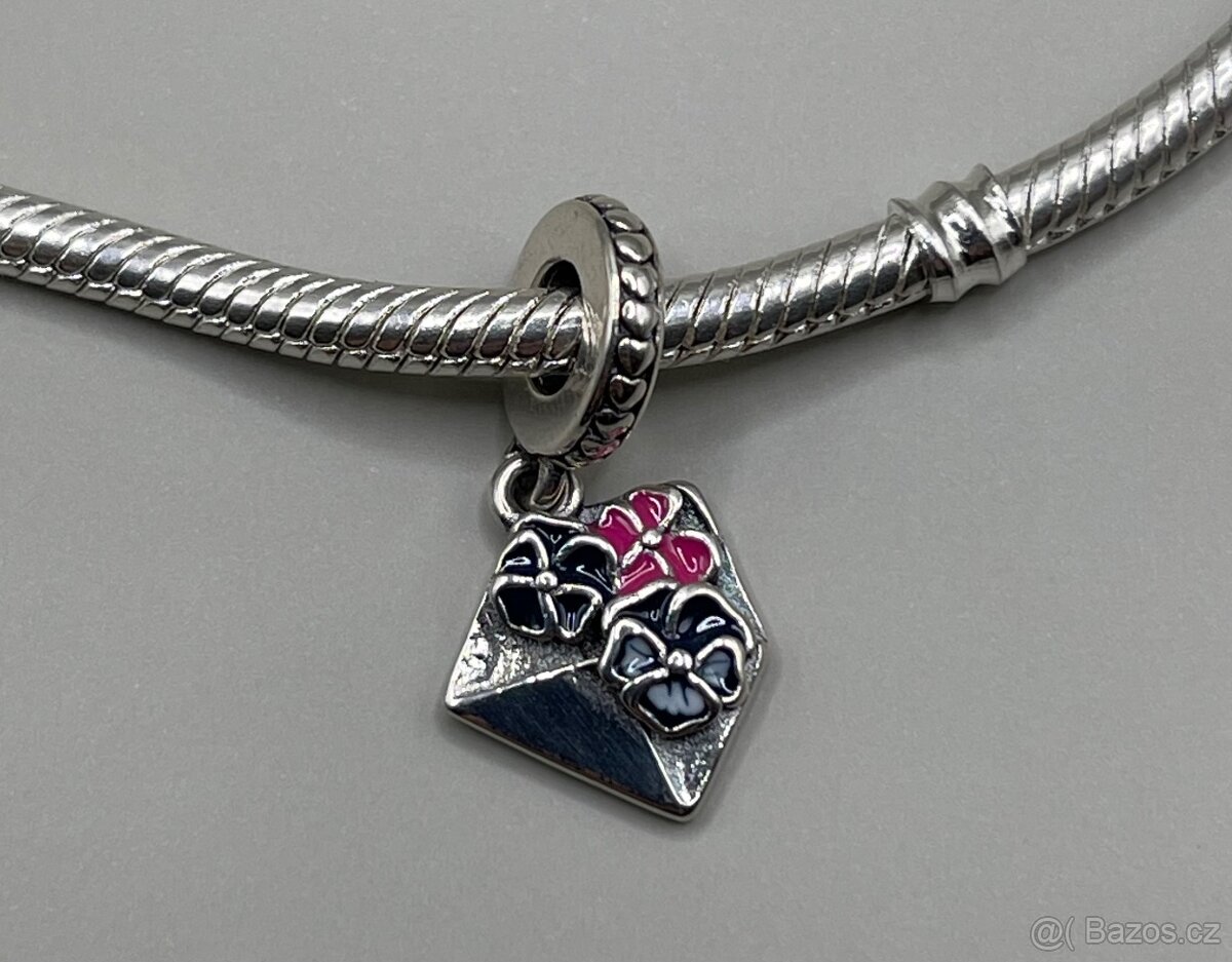 Stříbrný přívěsek č. 8 - obálka