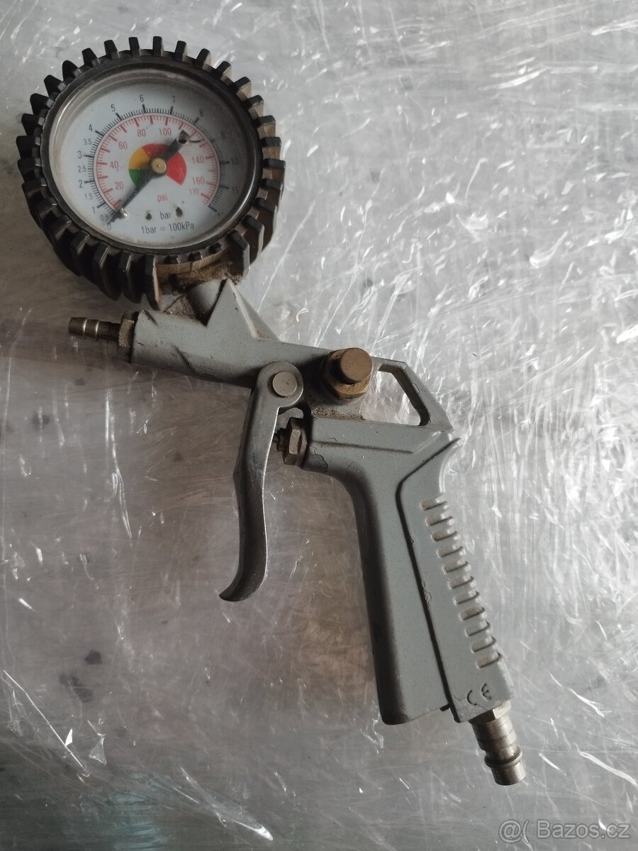 Vzduchová pistole s tlakoměrem