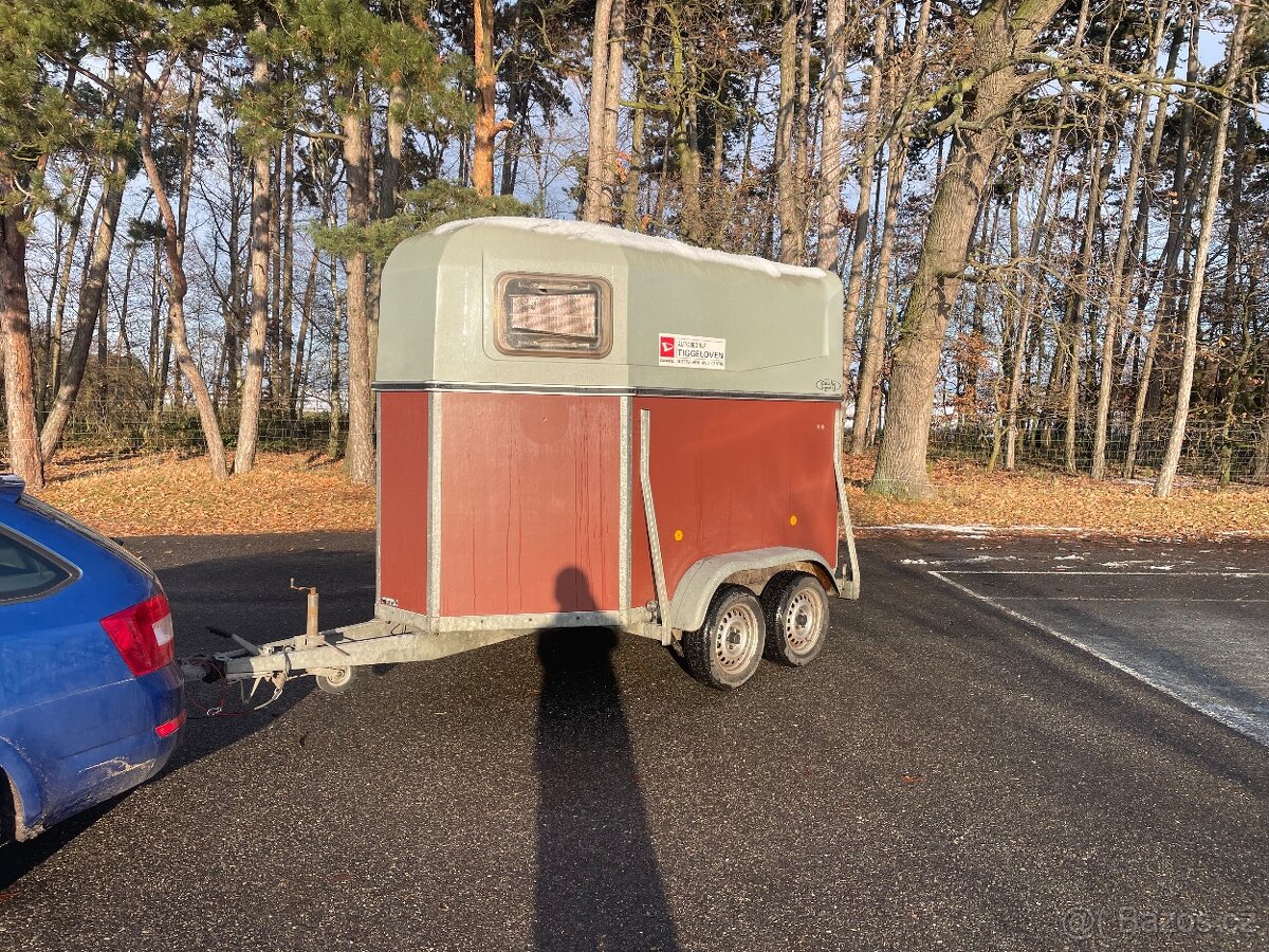 Přívěs na 2 koně, konibus, 2000 kg, super stav, nová stk