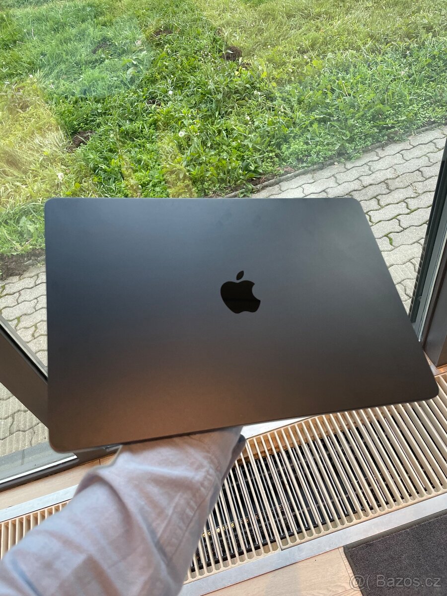 Apple Macbook Air 15,3” (2023)/512GB SSD/16GB/inkoustová/35W