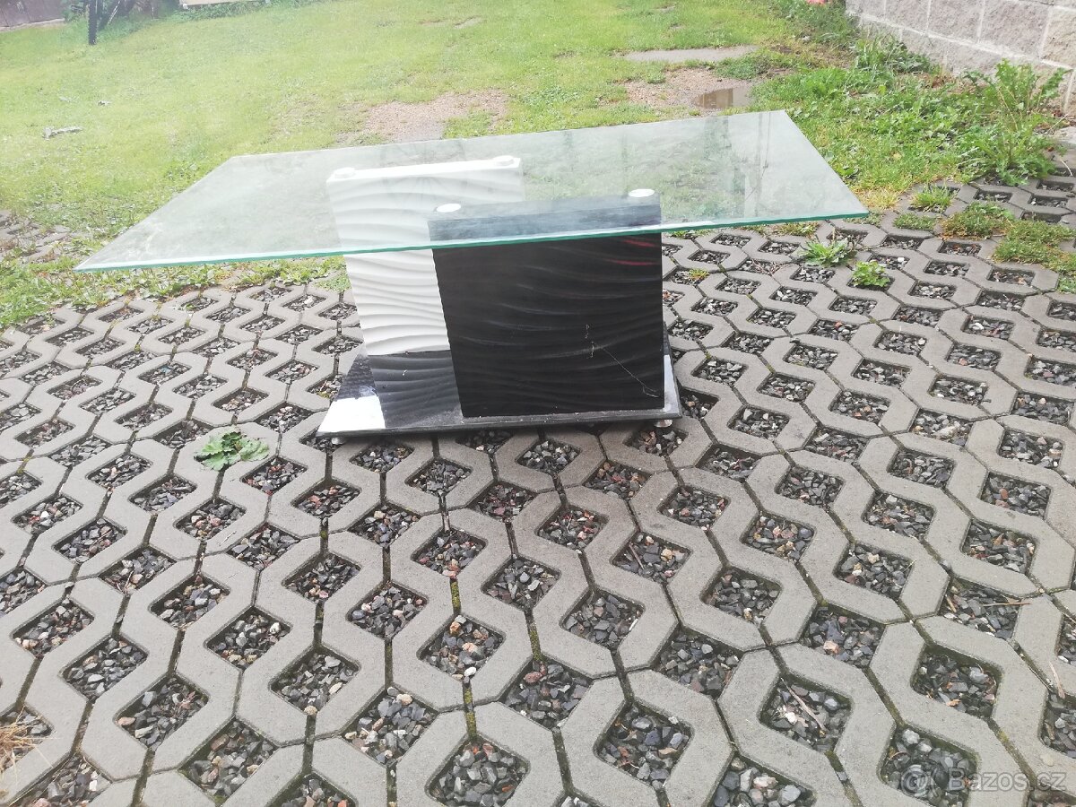 Konferenční stolek skleněný