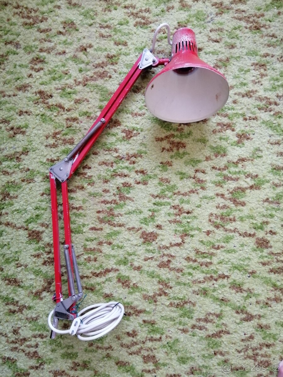 lampa s úchytem na stůl