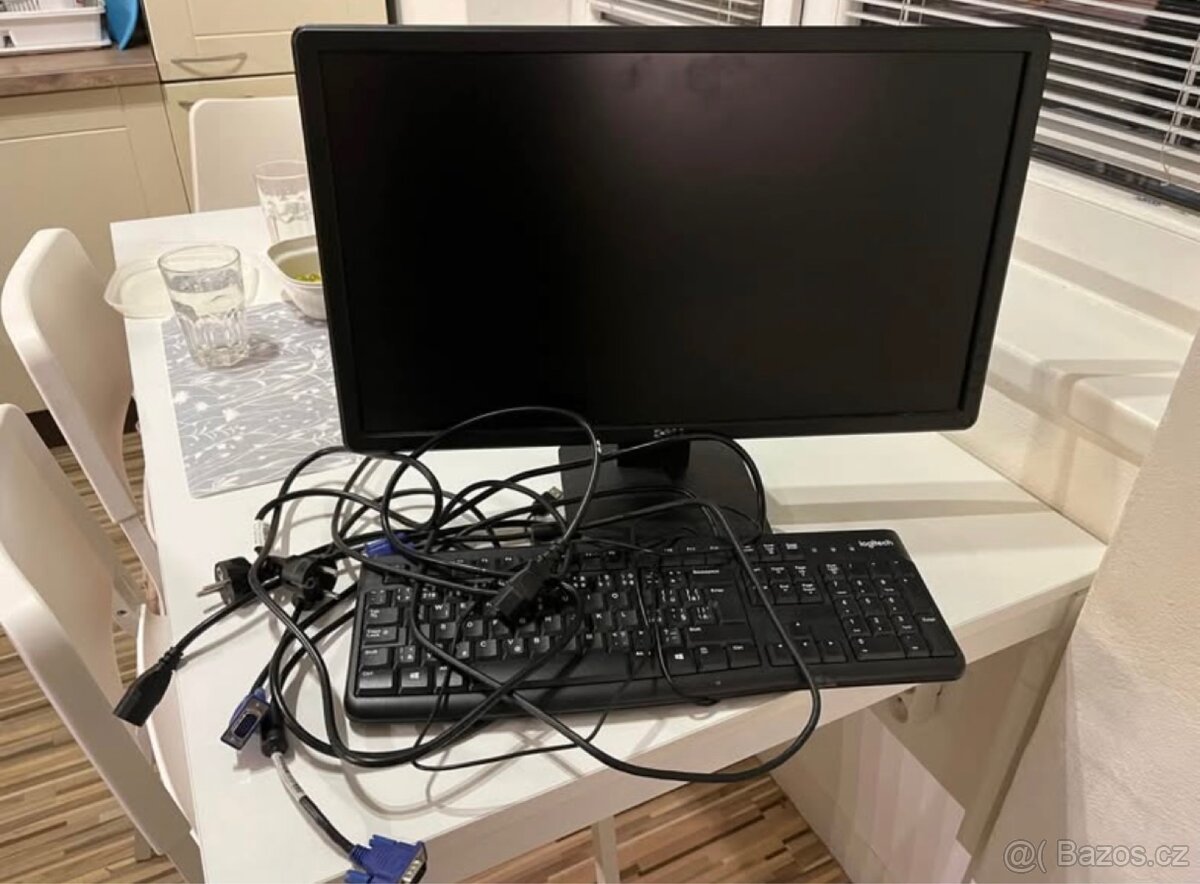 Monitor DELL s klávesnicí