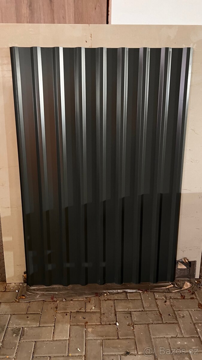 Trapezovy plech 115x166 cm.