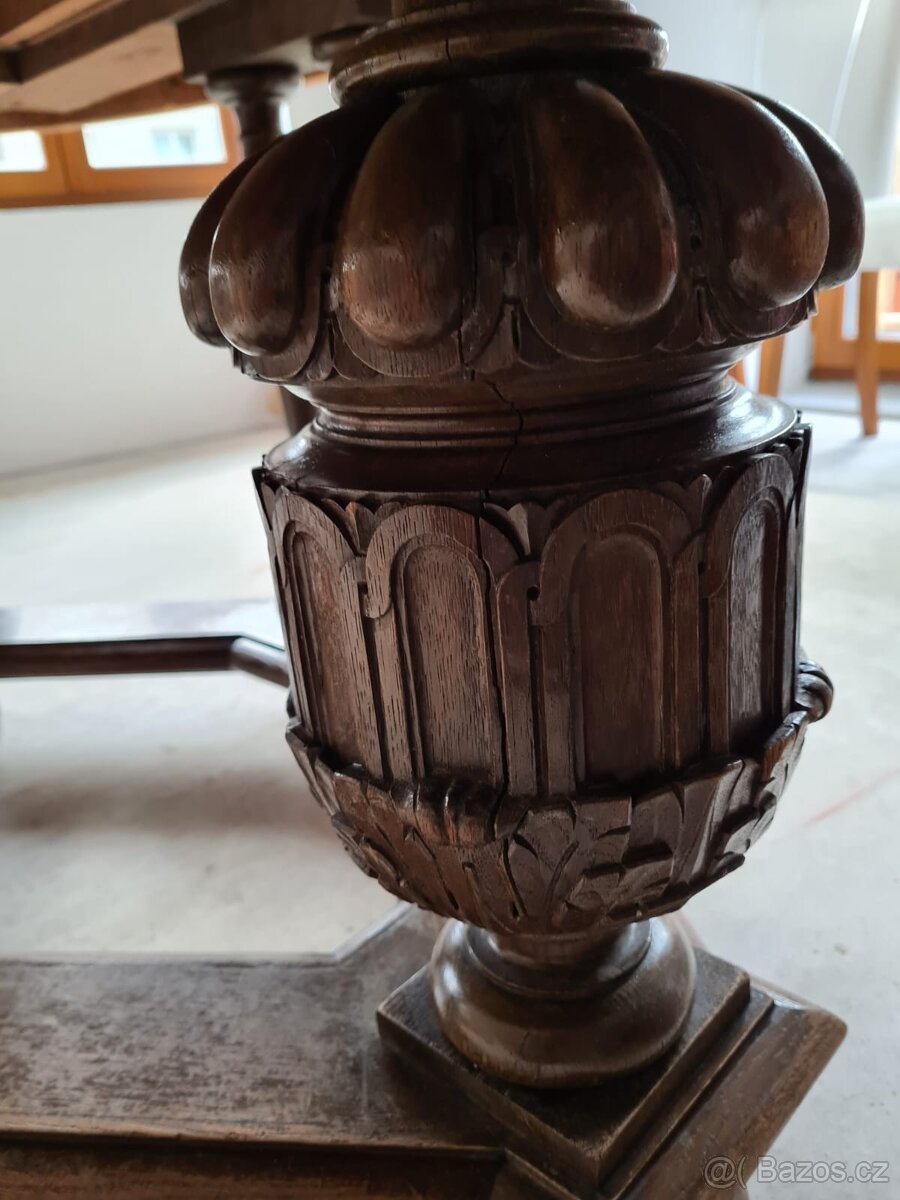 Starožitný nábytek