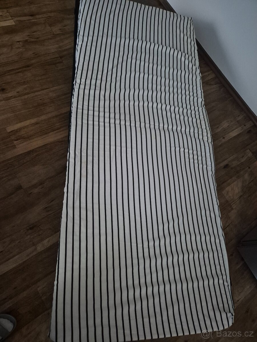 Skládací postel