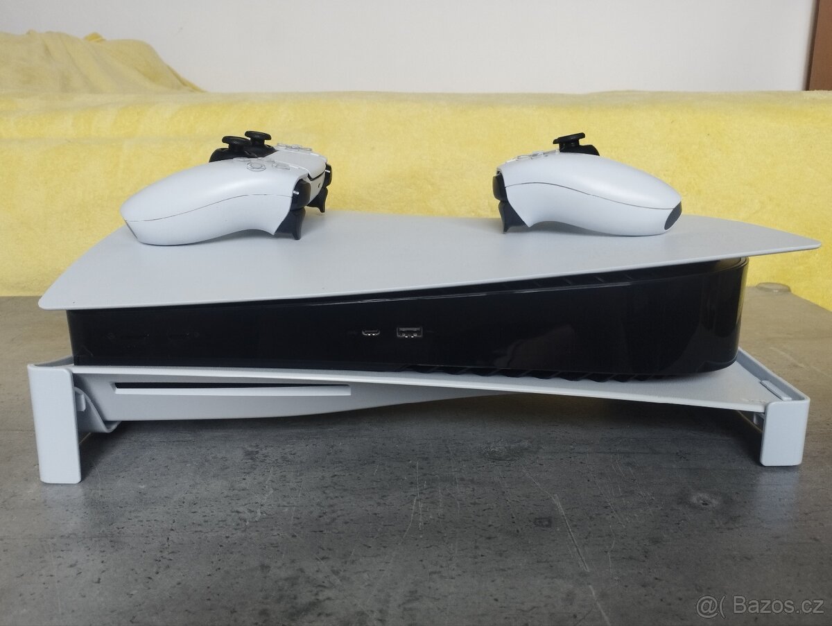 PlayStation 5 s mechanikou + hry PS4/PS5