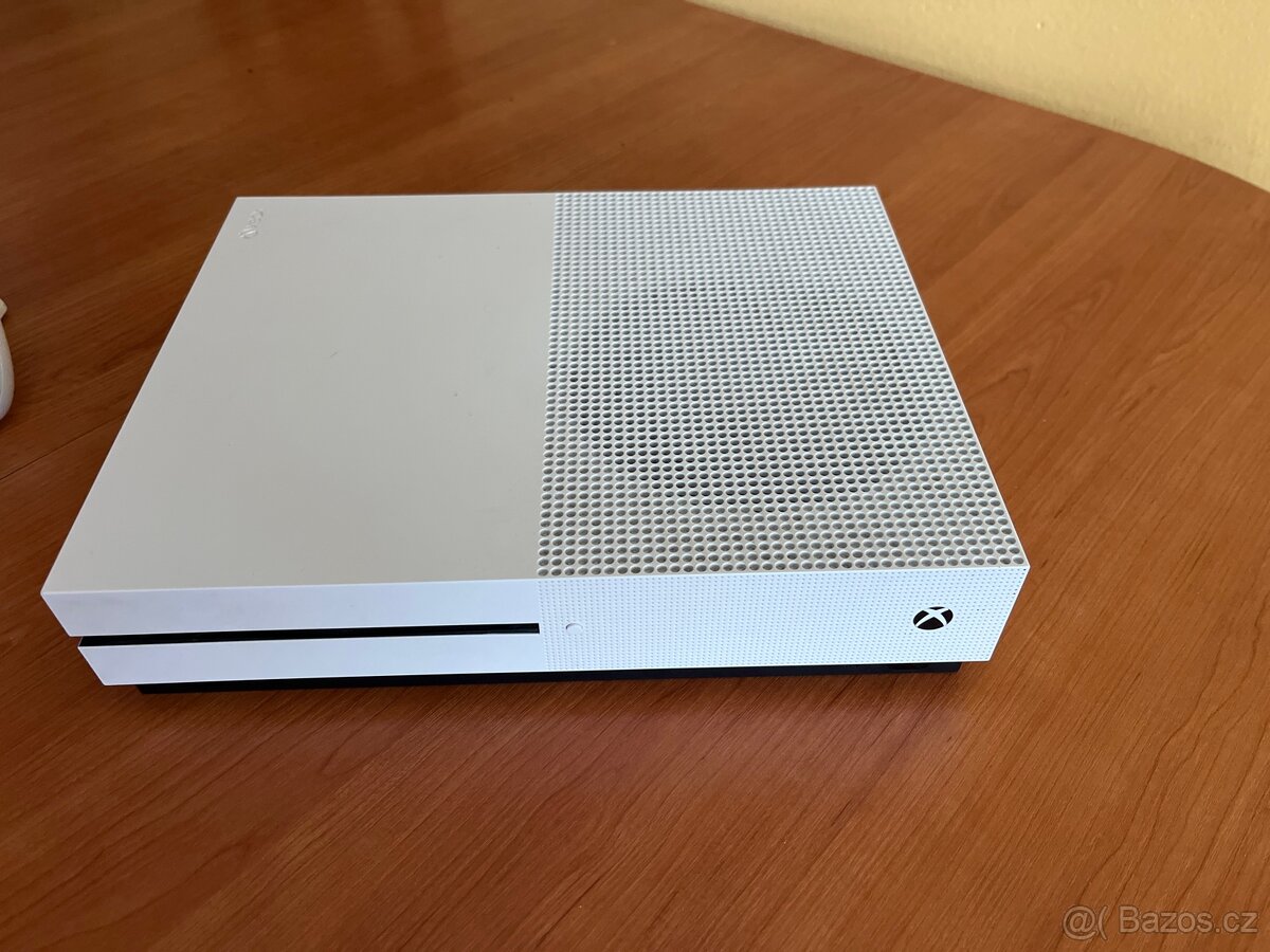 Herní konzole XBOX ONE S 1Tb