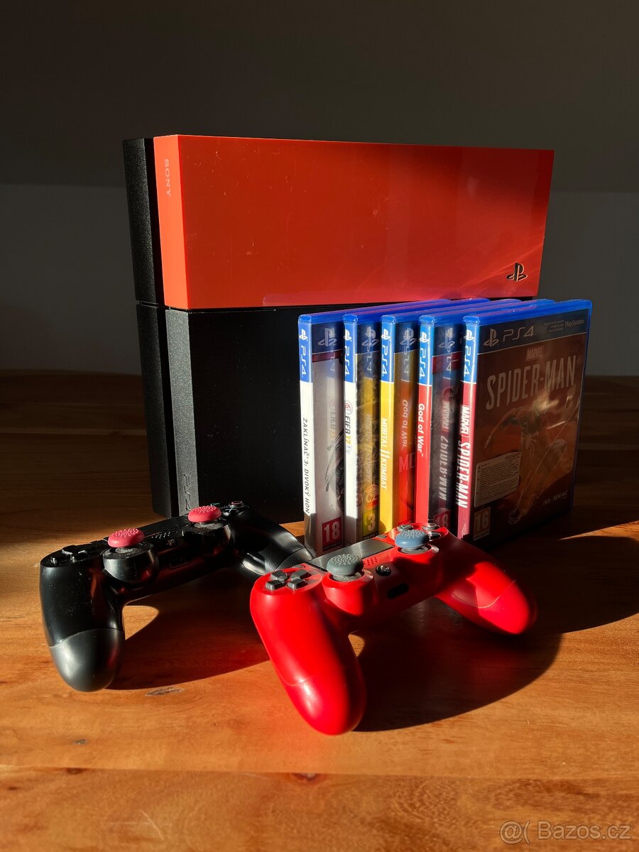 PS4 500GB + 2 ovladače + kamera + 6 her