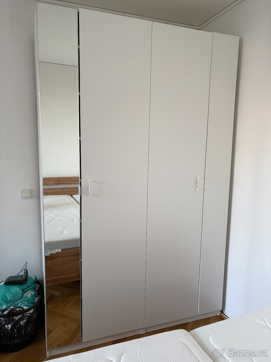Šatní skříň IKEA pax