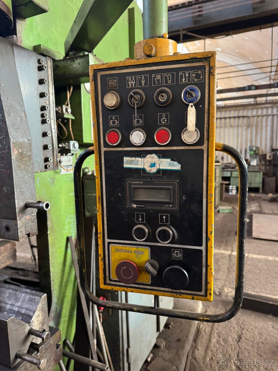 Ohraňovací lis CTO 250A