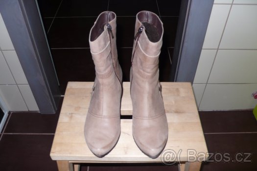 Zimní béžové kožené kotníkové boty zn. AGA, velikost 41