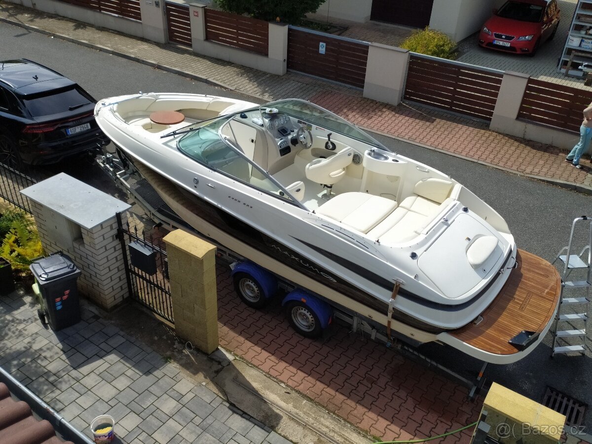 Loď / člun Maxum 2400SR - bowrider - 5,0Mpi