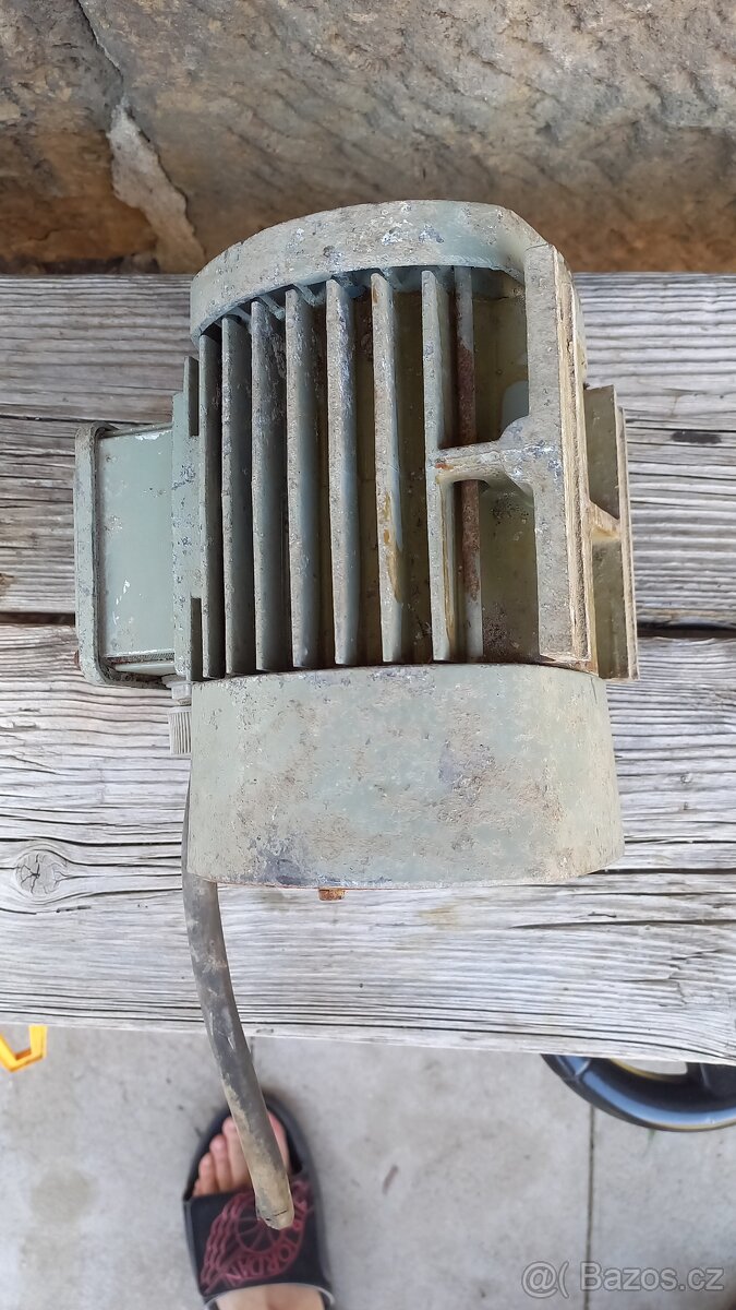Motor MSZ 1520 - nekompletní