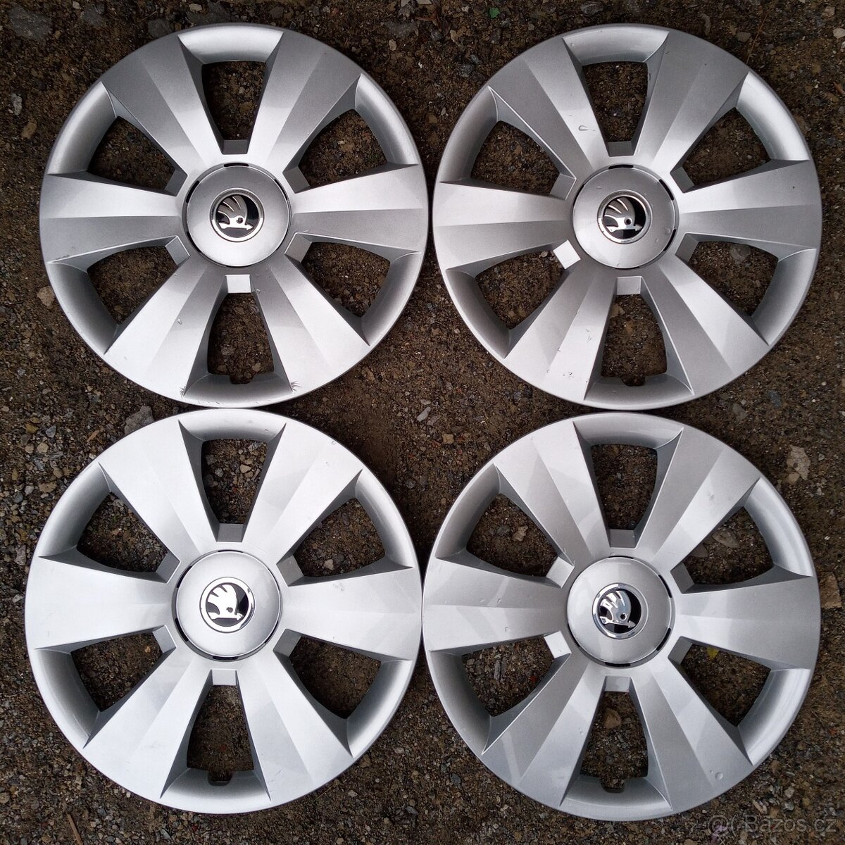 Poklice Škoda r15 č016