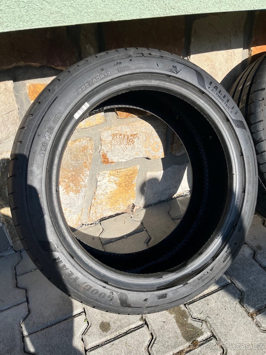 225/45 R17 GOODYEAR