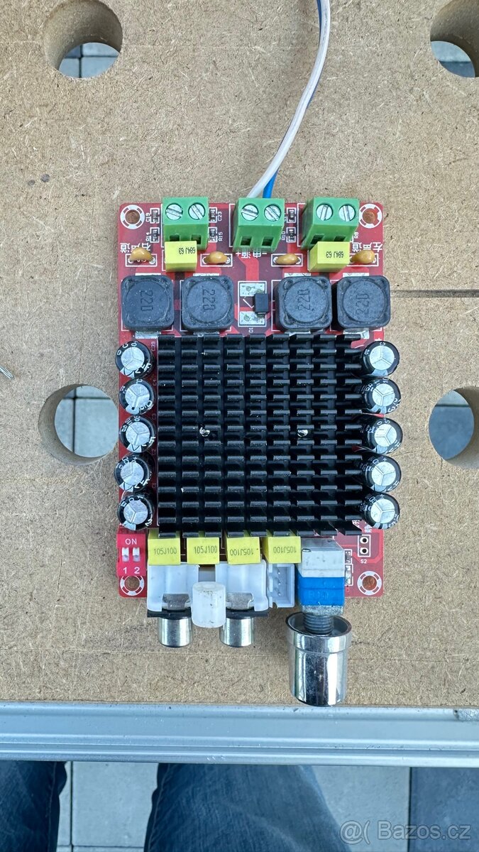 Zesilovač 2x 100W
