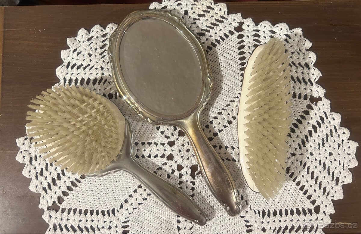 Elegantní vintage toaletní souprava – zrcadlo a kartáče