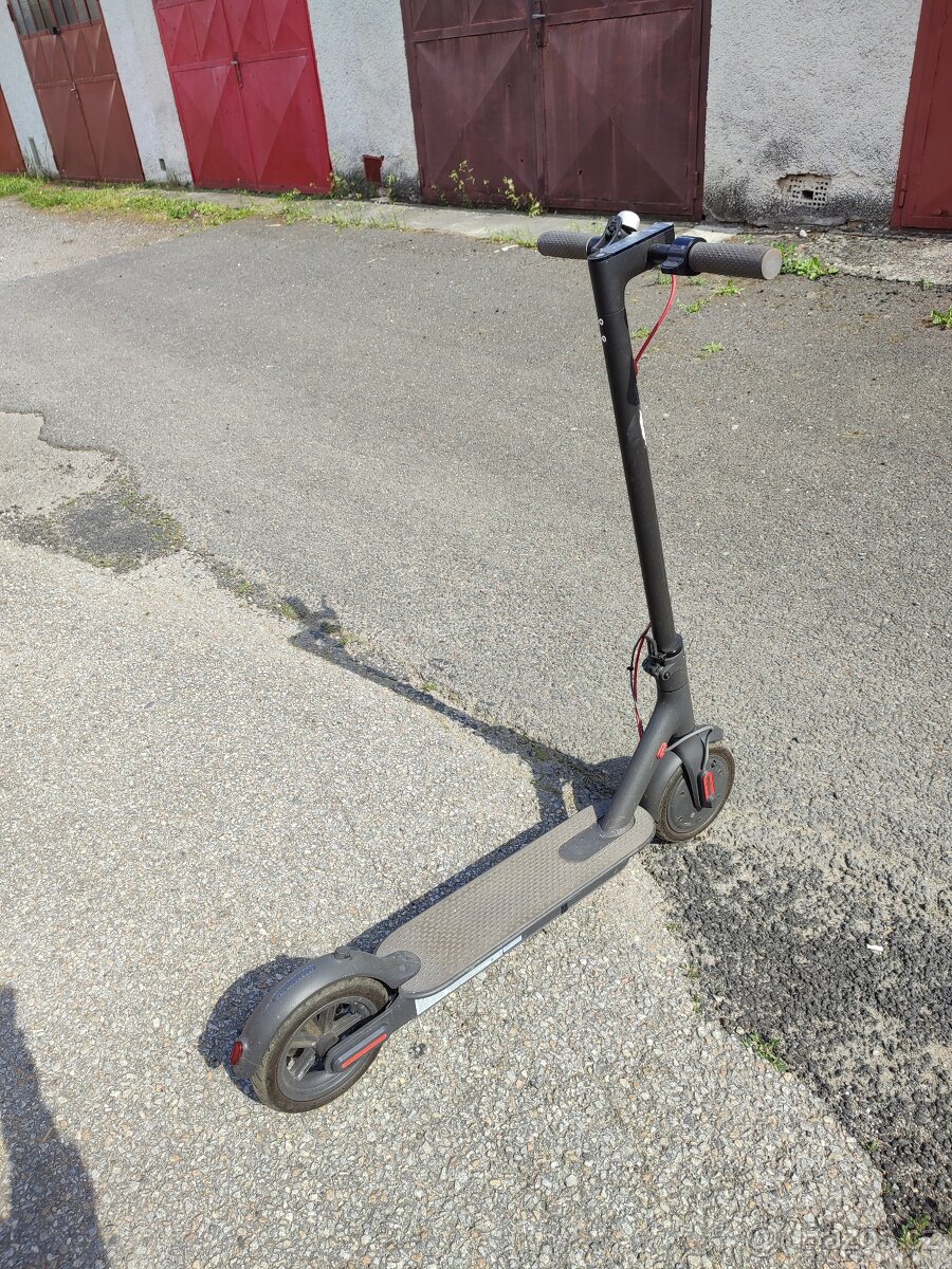 Elektrokoloběžka Xiaomi - téměř nejetá