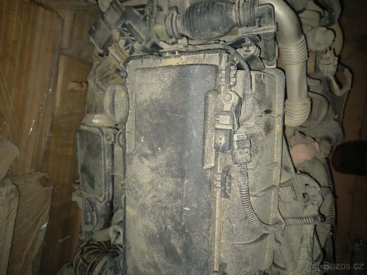 Motor vyfuk zadni naprava
