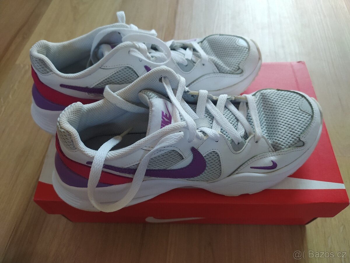 NIKE AIR MAX