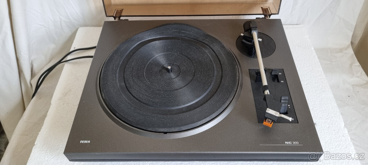 GRAMOFON TESLA NC-300