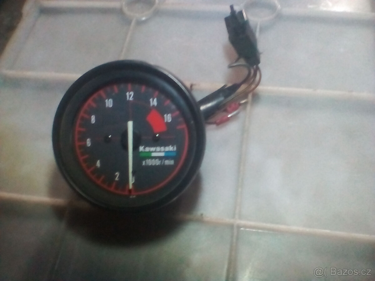 otáčkměr zxr 400