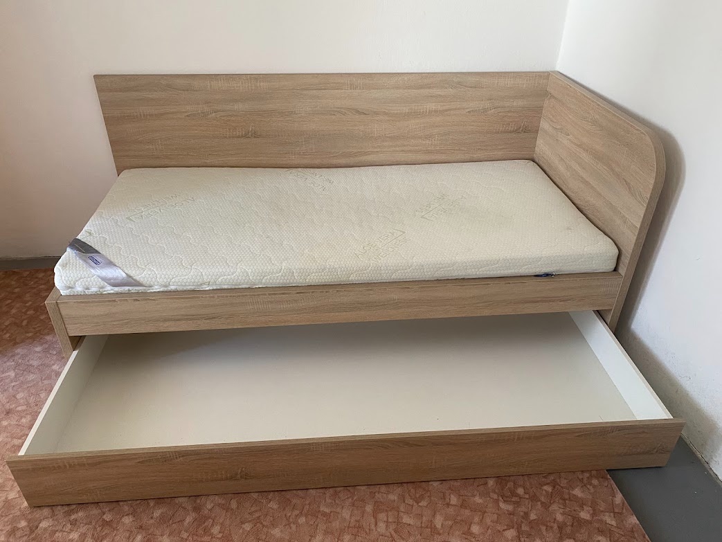 Prodám postel s matrací